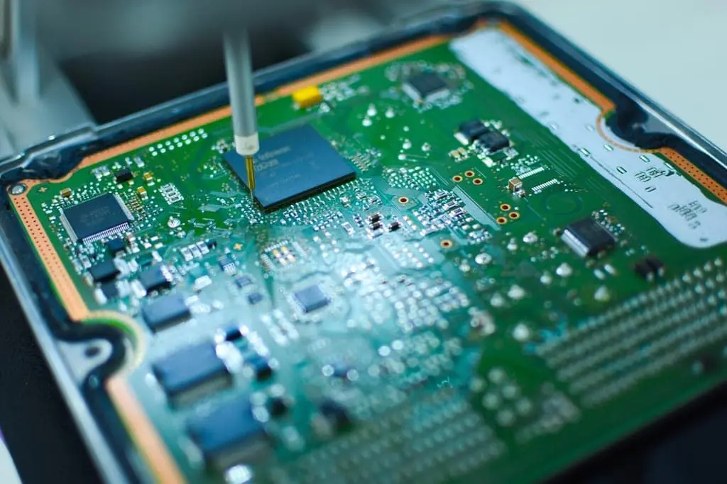 Lecture sécurisée de calculateurs de dernière génération